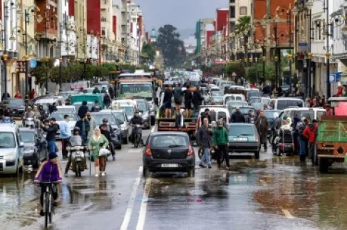 الأمطار تغرق مدينة القصر الكبير المغربية - فيديو
