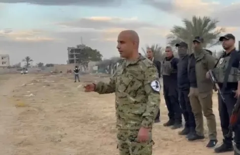 فتح تتبرأ من غسان الدهيني : لا يمثلنا وافعاله خيانة