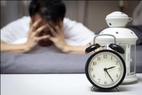 دراسة: قلة النوم تُلحق ضررا ماديا ببنية الدماغ