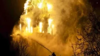 حريق يلتهم كنيسة تاريخية في هولندا