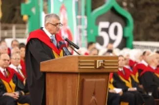 رئيس الجامعة الأردنية الدكتور نذير عبيدات