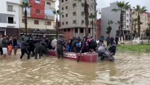 المغرب ينشر الجيش للمساعدة في إجلاء الآلاف بعد فيضانات - فيديو