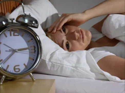 تحذير علمي: السهر قد يصيبك بسكتة دماغية وأزمة قلبية