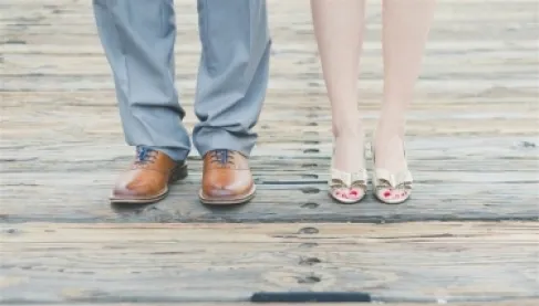 كيف تؤثر أحذيتنا على كفاءة الدماغ والتركيز الذهني؟