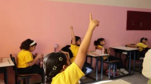 طلبة المدارس الخاصة يتوجهون إلى صفوفهم بالأردن