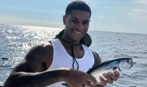 الحياة قرب الشاطئ والصيد والبادل تمنع راشفورد من مانشستر