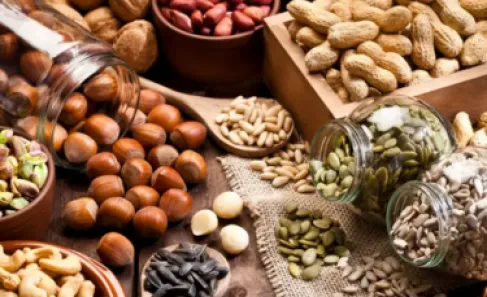 طرق صحية لتعظيم فوائد المكسرات.. تعرف عليها