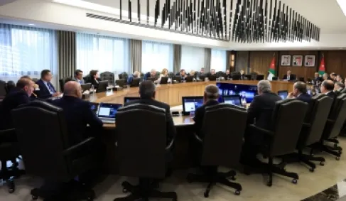 الاردن.. مجلس الوزراء يصدر قرارات مهمة تتعلق بخدمات النقل والاستثمار