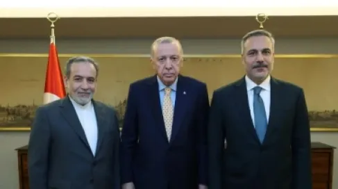 هل ماتزال هناك فرصة لنزع فتيل الحرب بين أمريكا وإيران؟