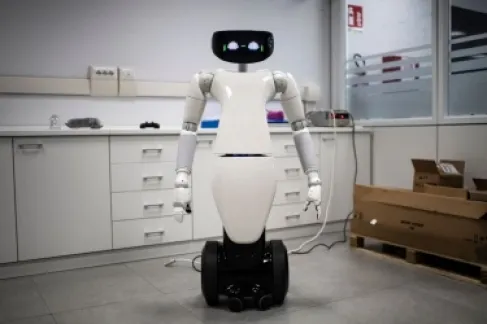 Say Goodbye to Folding Clothes.. The New LG Robot Changes the Concept of Housework