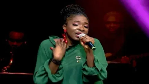 أفعى سامة تقتل نجمة «ذا فويس»