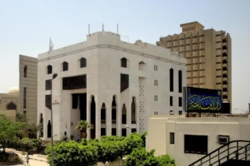 أين يكون النظر أثناء التشهد والصلاة؟.. الافتاء يجيب