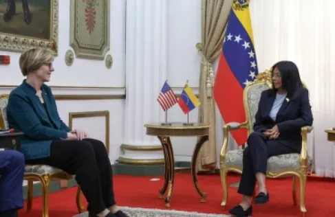 الرئيسة الفنزويلية بالوكالة تلتقي القائمة بأعمال السفارة الأمريكية في كاراكاس