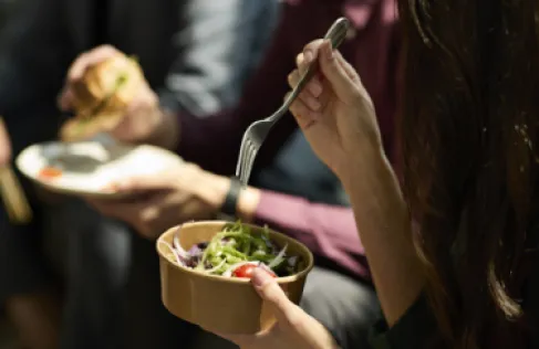 أخطاء شائعة في تناول الطعام تضعف فائدته الصحية