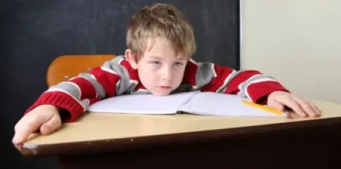 كيف يظهر اضطراب فرط الحركة وتشتت الانتباه عند الفتيات؟