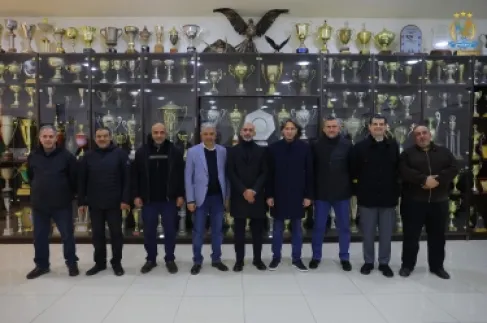 تشكيل الجهاز الفني للفيصلي بقيادة أسطورة الوحدات أبو زمع