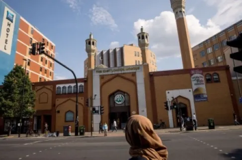 حزب بريطاني يميني يطالب بإغلاق محكمة شرعية إسلامية بالبلاد