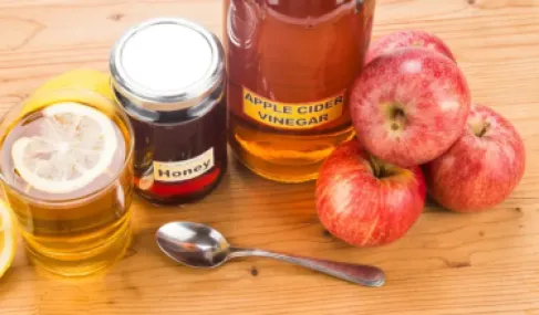 خل التفاح مع العسل.. فوائد محتملة ومخاطر لا تُهمل