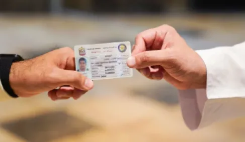 رخص القيادة الأجنبية المعترف بها في الإمارات وشروط استبدالها