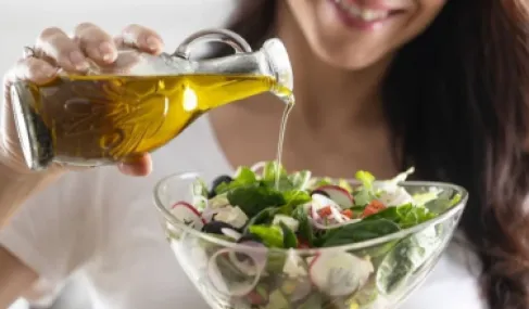 طبيب يكشف سر (الملعقة السحرية) لضبط السكر والكوليسترول