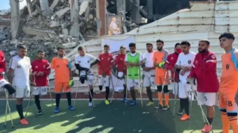 فريق لمبتوري الأطراف في غزة يعين غوارديولا مدربا شرفيا