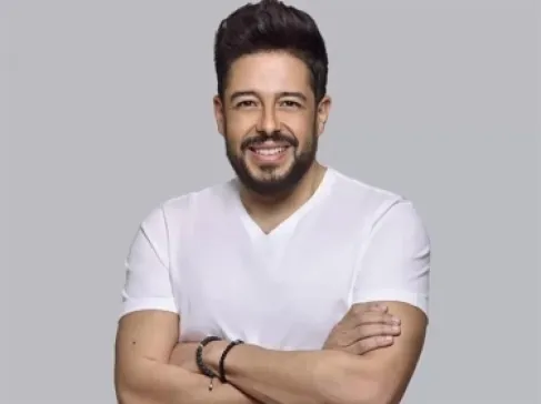 ما حقيقة مرور الفنان محمد حماقي بوعكة صحية؟