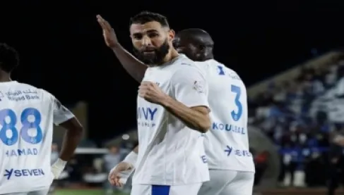 بهاتريك في نصف ساعة.. بنزيما يعيد كتابة تاريخ الهلال