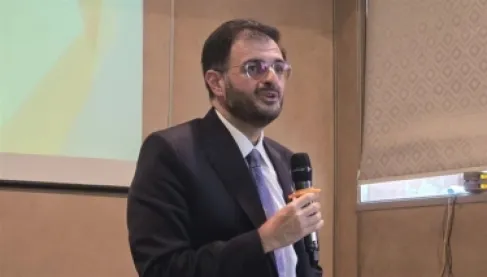 سورية.. شاب يشتكي انقطاع الإنترنت عن حبيبته ووزير الاتصالات يرد بالشعر