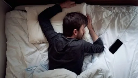 خرافة أم حقيقة؟.. العلم يكشف إمكانية (تخزين النوم) قبل ليالي السهر