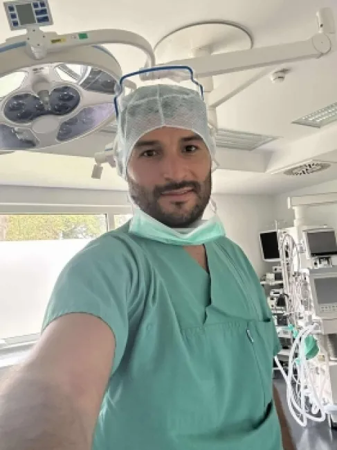 حسن أبو زريق يجتاز البورد الألماني لجراحة العظام