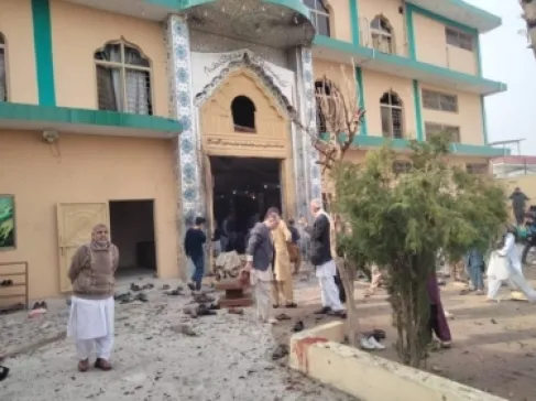قتلى وجرحى جراء تفجير انتحاري بمسجد في باكستان - فيديو