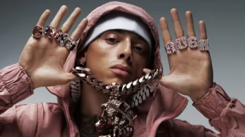 في خطوة مفاجئة.. مغني راب بريطاني شهير يعلن اعتناقه الإسلام (فيديو)