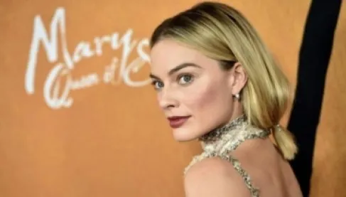 مارغو روبي تخوض قصة حب فاشلة في «Wuthering Heights»