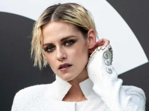 كريستين ستيوارت تشتري مسرحاً مهجوراً