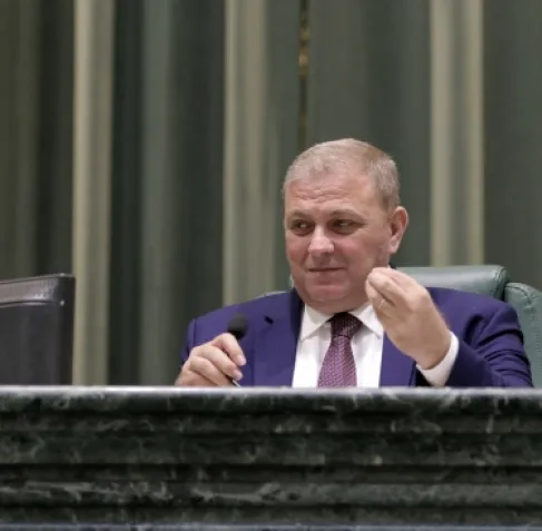 عطية يقترح تنظيم استخدام مواقع التواصل بالأردن لمن هم دون 16 عامًا