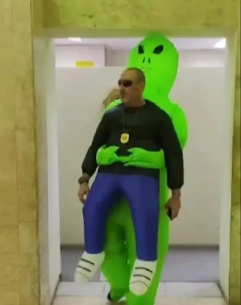 Brazil.. São Paulo police disguise as aliens to catch criminals