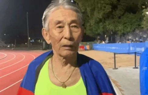 أكبر المشاركين سناً في ألعاب الماسترز يحل ثانياً في سباق 100 متر