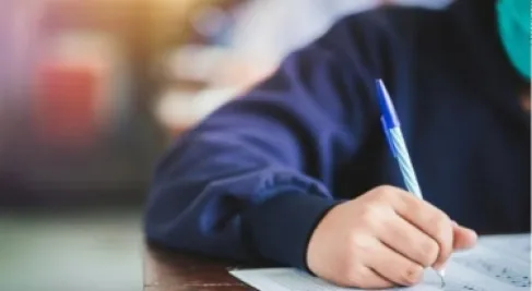 طلبة يشتكون من صعوبة الامتحان الشامل ووجود أسئلة خارج المنهاج