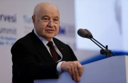 أبو غزالة يقترح: 6 أيام عمل للجميع وإلغاء العطلة المدرسية الصيفية