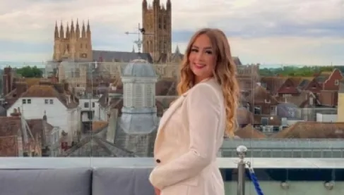 وفاة ملكة جمال شابة بعد حادث مأساوي أمام سكنها الجامعي