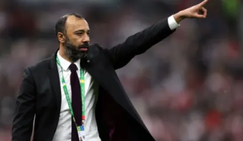 السكتيوي مرفوض في غرفة ملابس (أسود الأطلس)