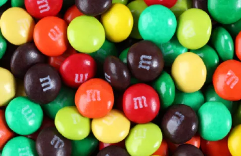 الولايات المتحدة.. سحب آلاف أكياس (إم آند إمز) إثر خطأ يهدد الحياة