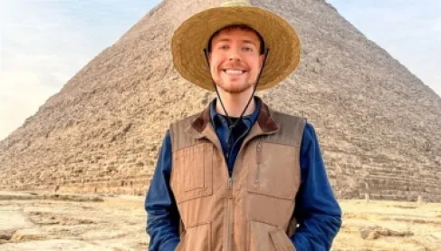 واقعة مثيرة.. مستر بيست يكشف قصة نسر أصلع كلفه ملايين الدولارات