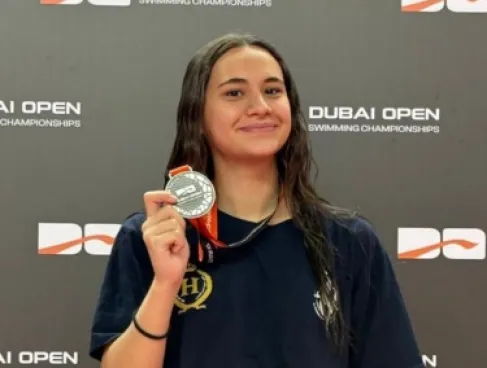 السباحة لين عمر العبداللات تحرز فضية بطولة دبي