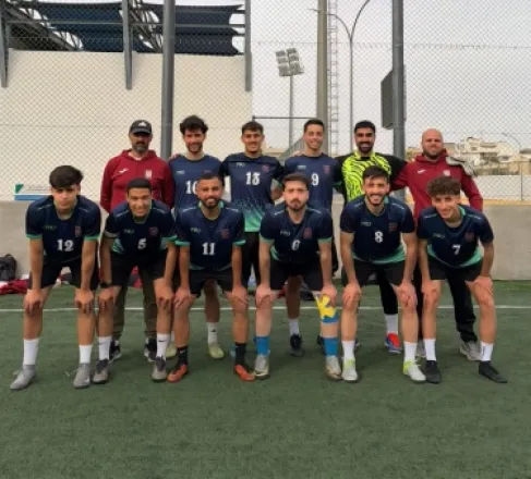 فريق جامعة البترا لكرة القدم يتصدر مجموعته في بطولة القائد بالعقبة