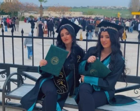 الهنوف والعنود القرامسة .. مبارك التخرج