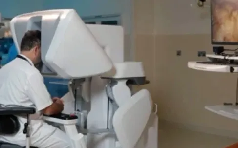 نجاح أول جراحة روبوتية عن بُعد بين الإمارات وباكستان