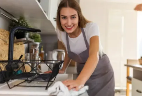 لمن ينظفون أولاً بأول أثناء الطهي.. 8 سمات تميزكم عن غيركم