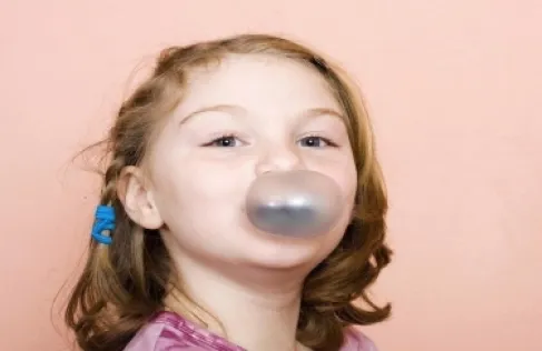 ماذا يحدث للعلكة حال ابتلاعها؟