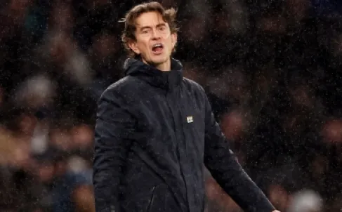 رسميا .. إقالة مدرب توتنهام